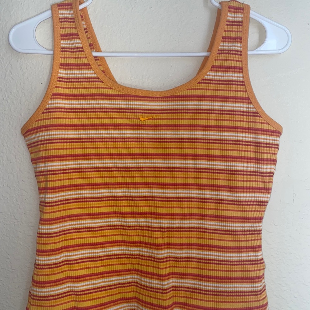 ✨Orange Nike tank✨